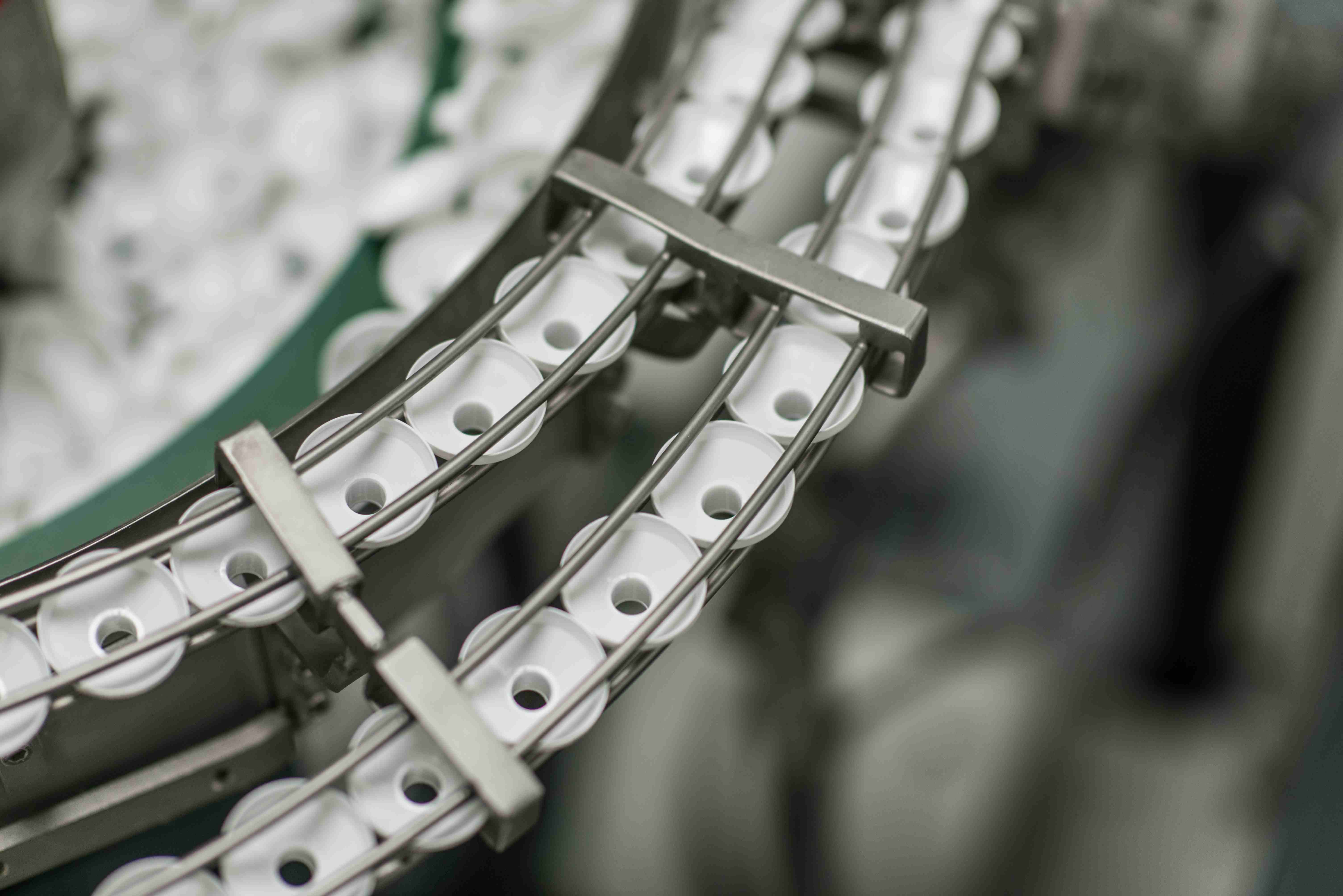 LAMINATE TUBES Zálesí Packaging Inc